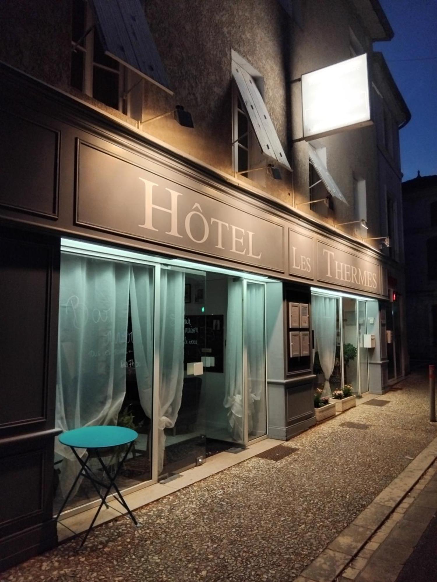 Hotel Les Thermes Jonzac Exterior photo